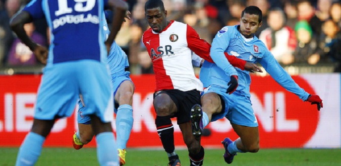 Feyenoord Rotterdam's Ruben Schaken (L) vies with FC Twente's Roberto Rosales during their Dutch league football match in Rotterdam on December 18, 2011. AFP PHOTO / ANP / JERRY LAMPEN ***NETHERLANDS OUT - BELGIUM OUT*** (Photo credit should read JERRY LAMPEN/AFP/Getty Images)