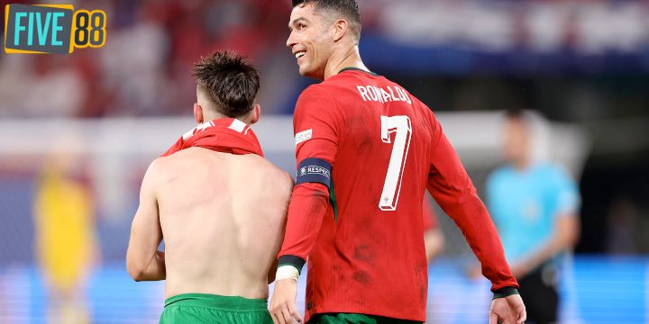 Cristiano Ronaldo chế nhạo đối thủ