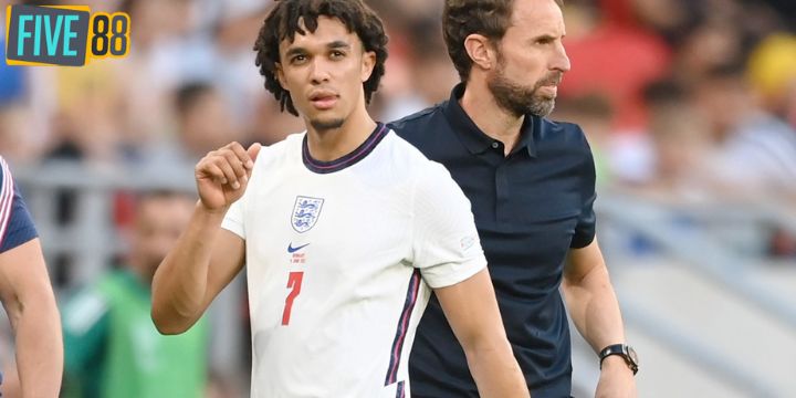 Southgate nên có thay đổi với Alexander-Arnold