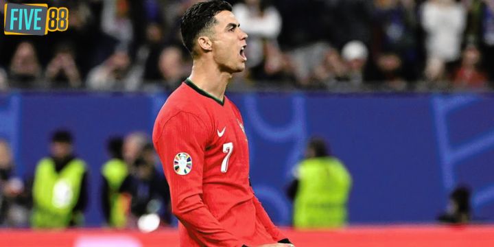 Cristiano Ronaldo đã đến lúc giải nghệ